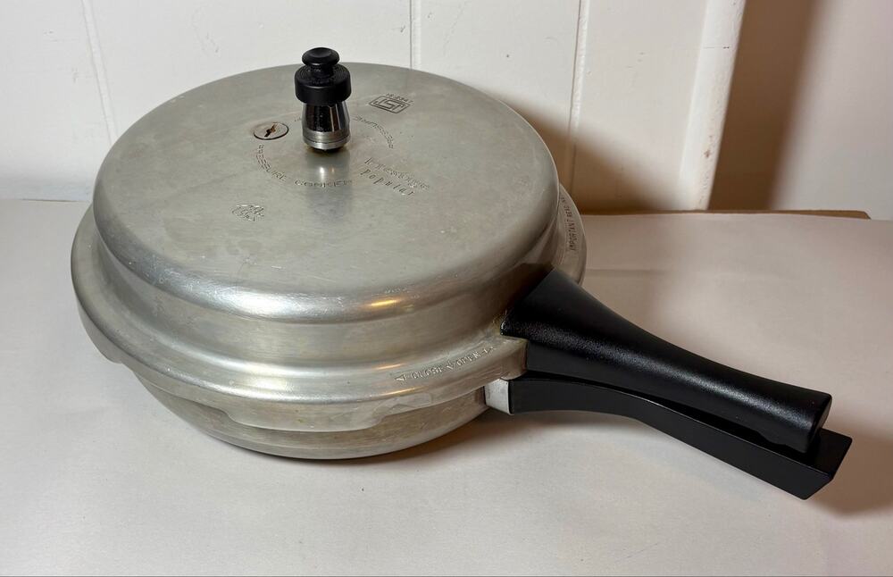 1993 Vintage Prestige Senior 6 Qt Pressure Cooker Pan Aluminum IS2347 w/ Jiggler